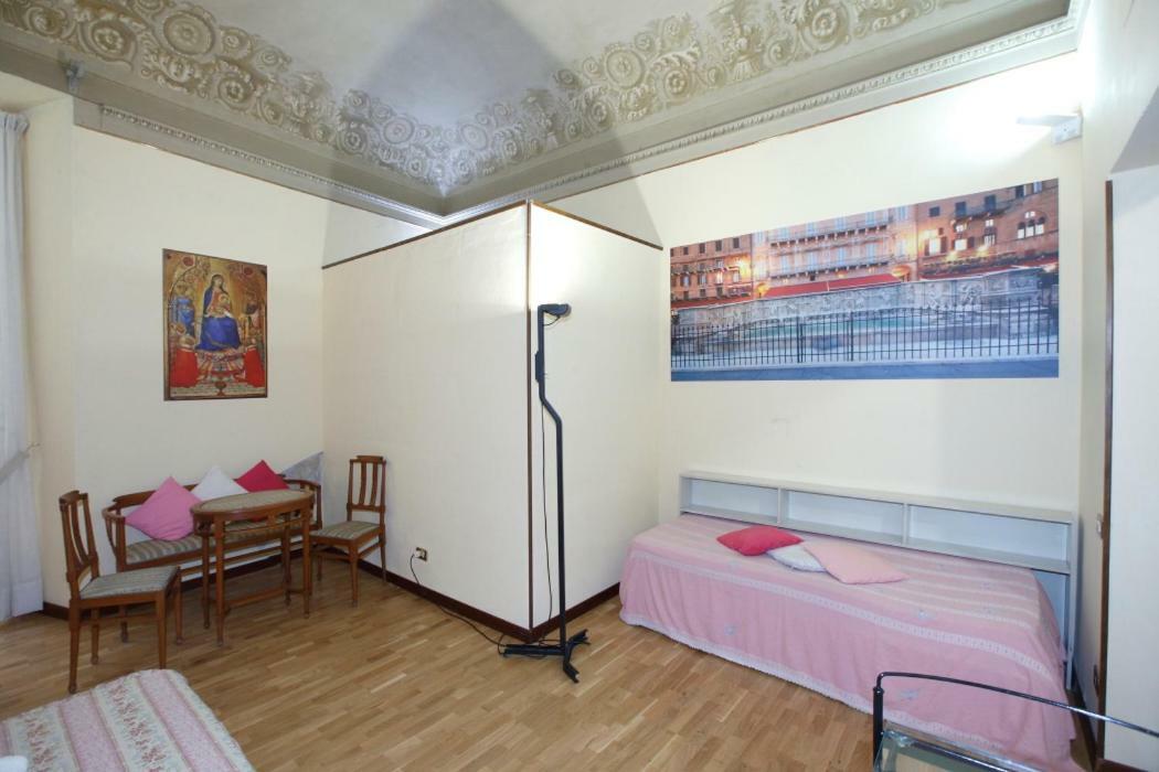 Residenza D'Epoca Montanini Bed & Breakfast เซียนา ภายนอก รูปภาพ