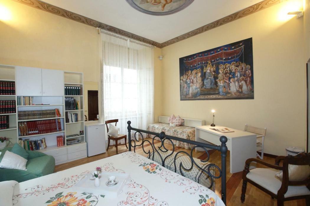 Residenza D'Epoca Montanini Bed & Breakfast เซียนา ภายนอก รูปภาพ