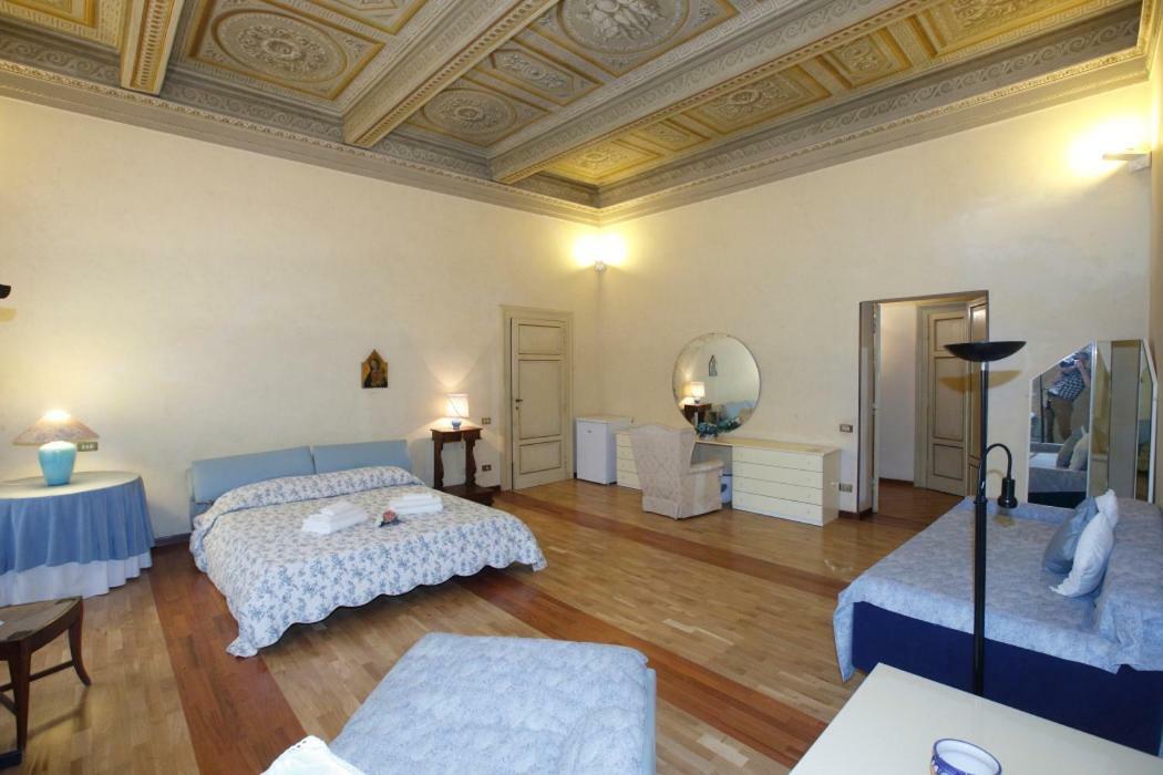 Residenza D'Epoca Montanini Bed & Breakfast เซียนา ภายนอก รูปภาพ