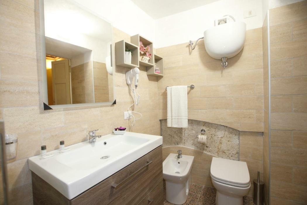 Residenza D'Epoca Montanini Bed & Breakfast เซียนา ภายนอก รูปภาพ