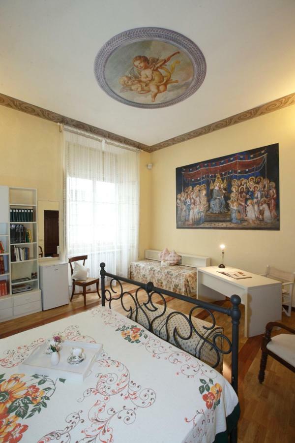 Residenza D'Epoca Montanini Bed & Breakfast เซียนา ภายนอก รูปภาพ