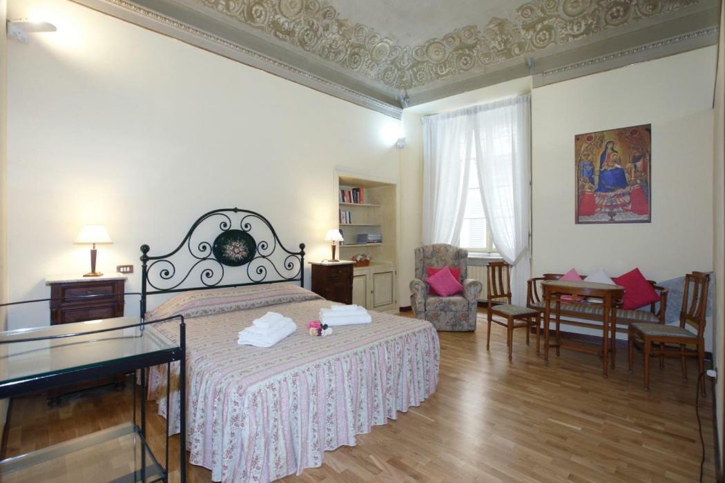 Residenza D'Epoca Montanini Bed & Breakfast เซียนา ภายนอก รูปภาพ